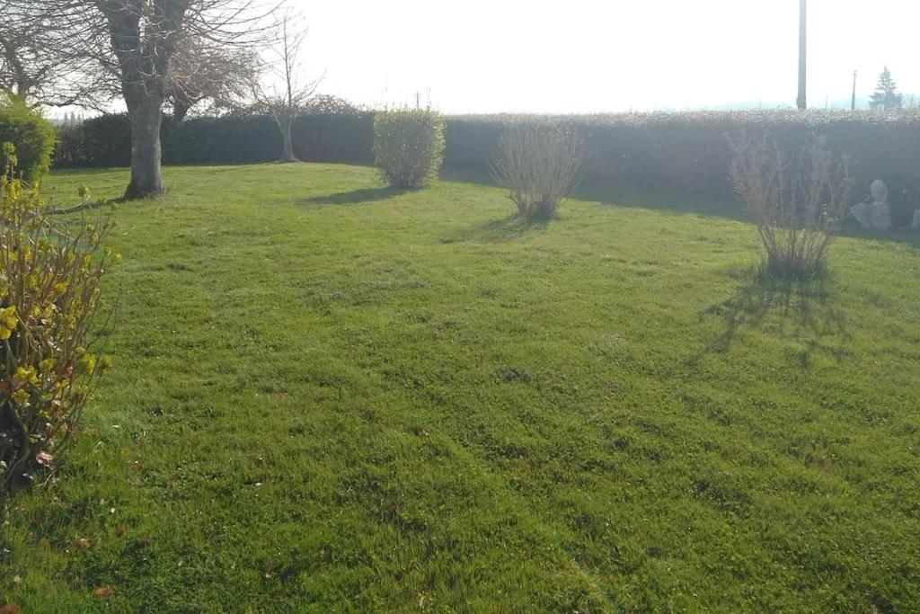 Grande Maison De Plain Pied Avec Jardin Arbore. Champignelles Exterior photo
